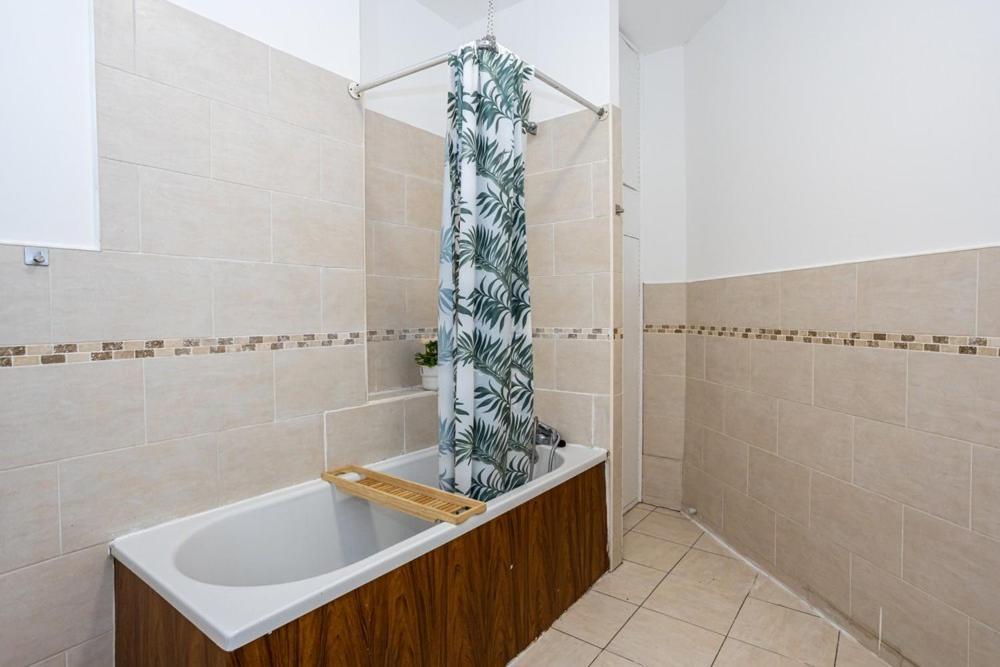 Central Liverpool L1 Bagian luar foto