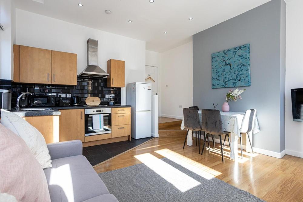 Central Liverpool L1 Bagian luar foto