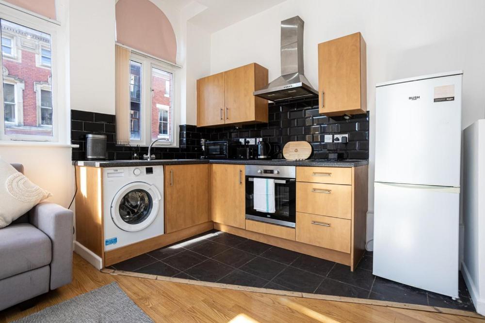 Central Liverpool L1 Bagian luar foto