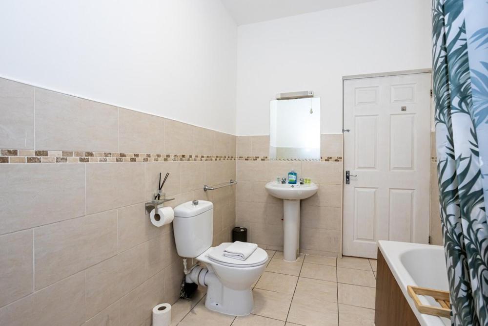 Central Liverpool L1 Bagian luar foto