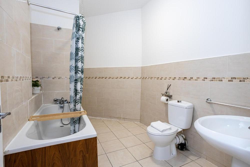 Central Liverpool L1 Bagian luar foto